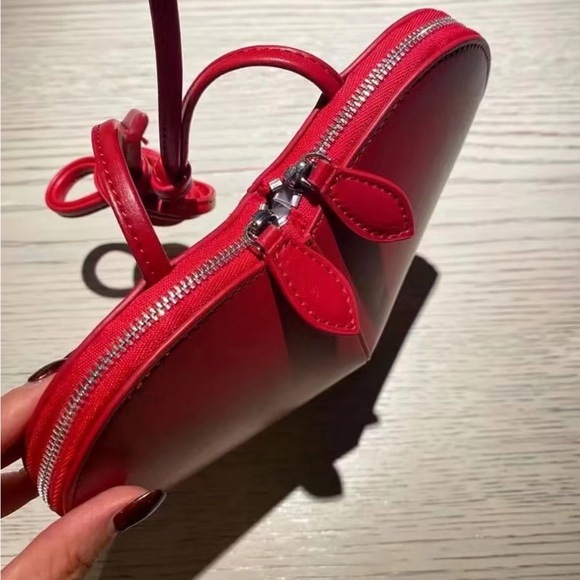 Alaia Red Heart-Shaped Leather Crossbody Bag - Picture 2 of 4